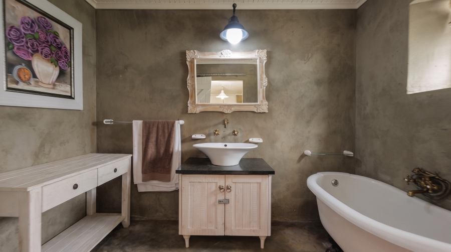 4 Bedroom Property for Sale in Struisbaai Western Cape